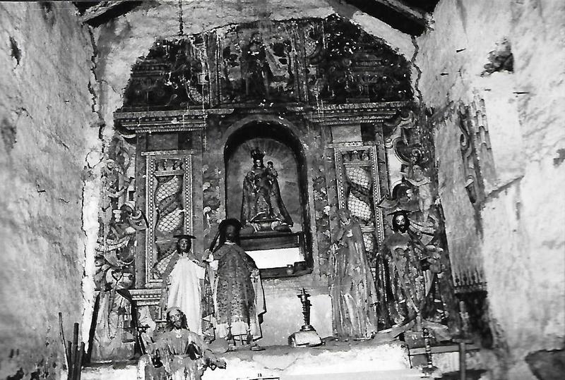 Capilla de la epístola templo San Miguel Pitumarca.jpg