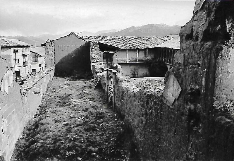 Capilla de San Bernardo daños después del terremoto de 1950.jpg